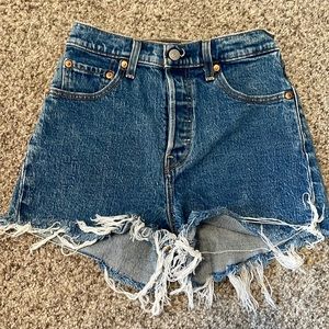 Levi’s Ribcage Shorts in Charleston Erosion